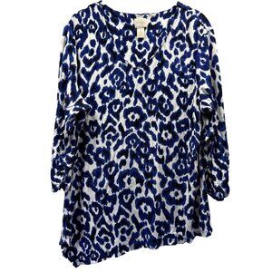 Chicos Women's Top Size Large Blue White Abstract 3/4 Sleeves Asymmetrical Hem